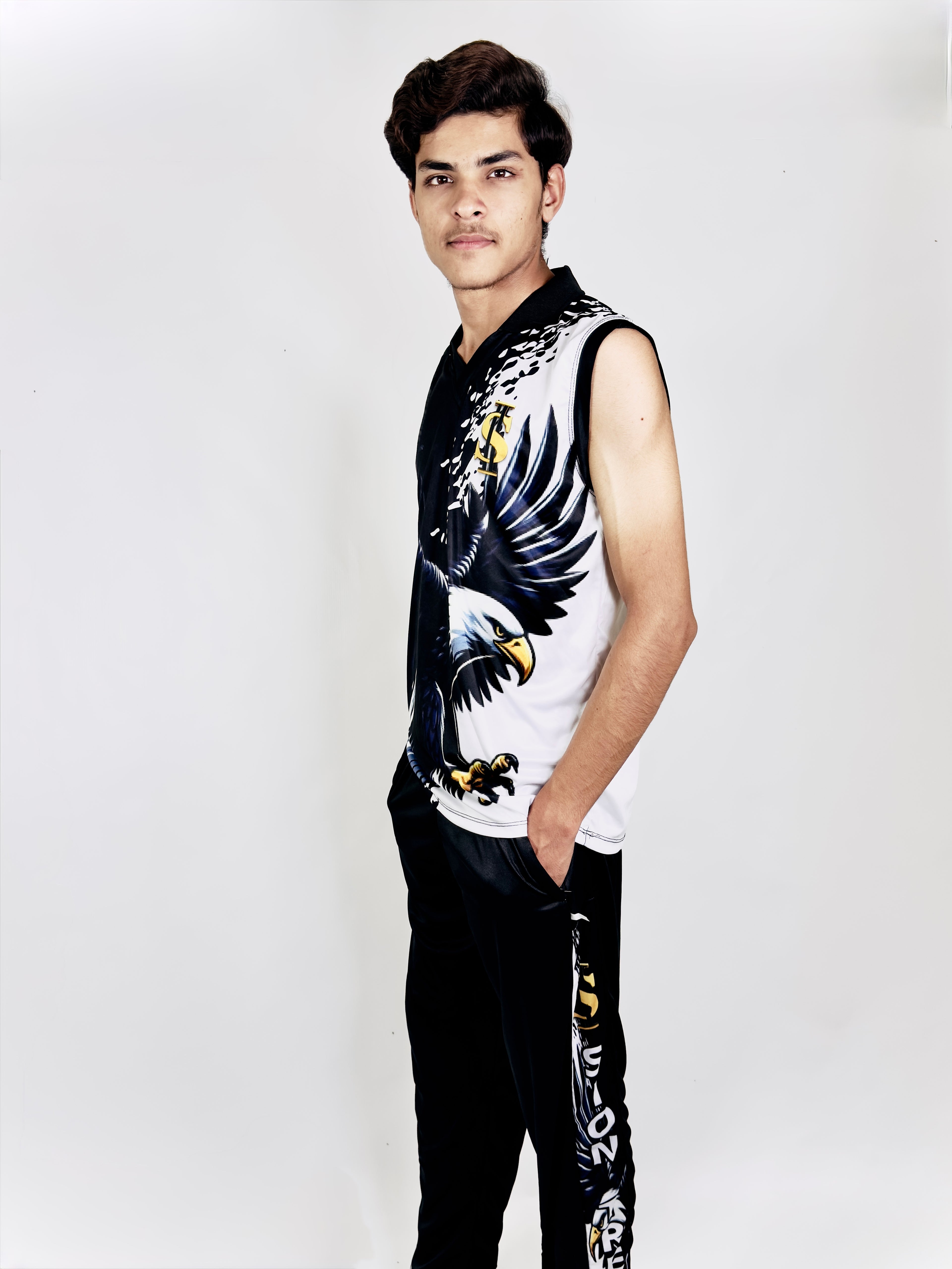 Sleeves less sport shirt and trousers with stretchable best fabrics