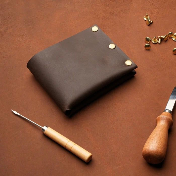 Leather woilet